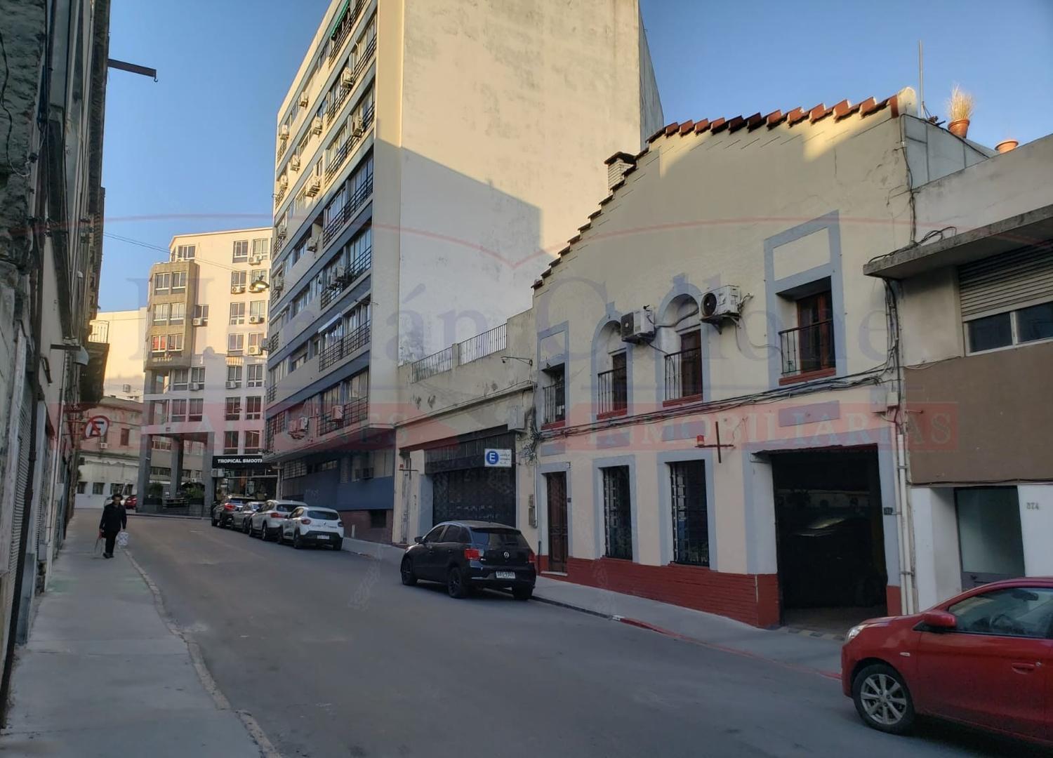 EXCELENTE LOTE DE 340 M² EN PLENO CENTRO DE MONTEVIDEO