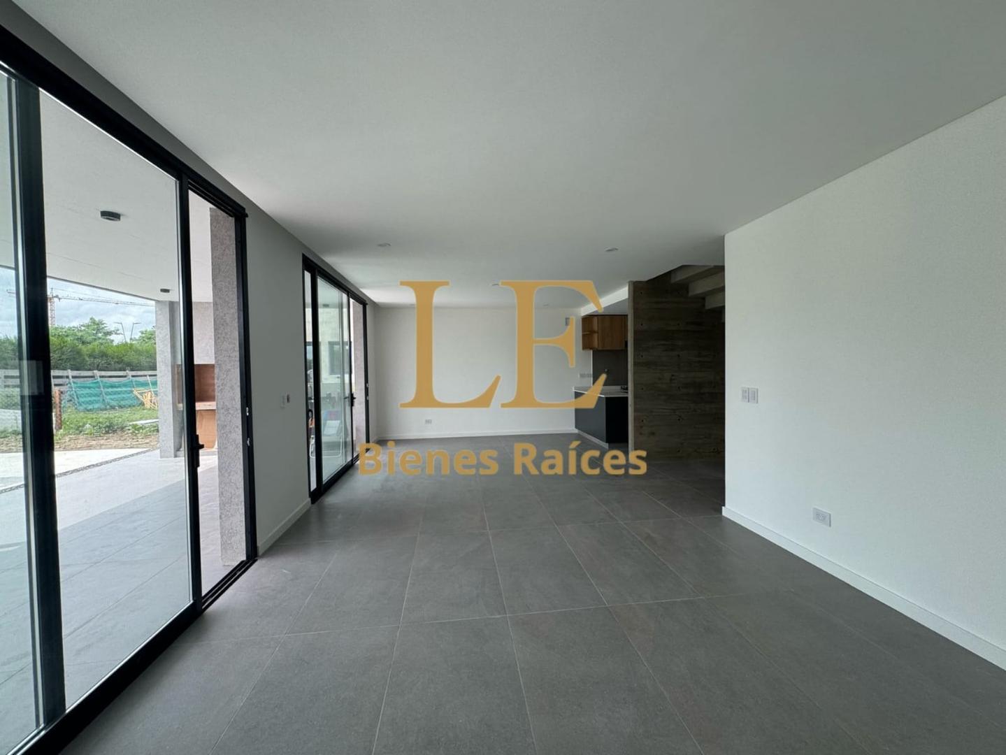 ALQUILER CASA CON PILETA