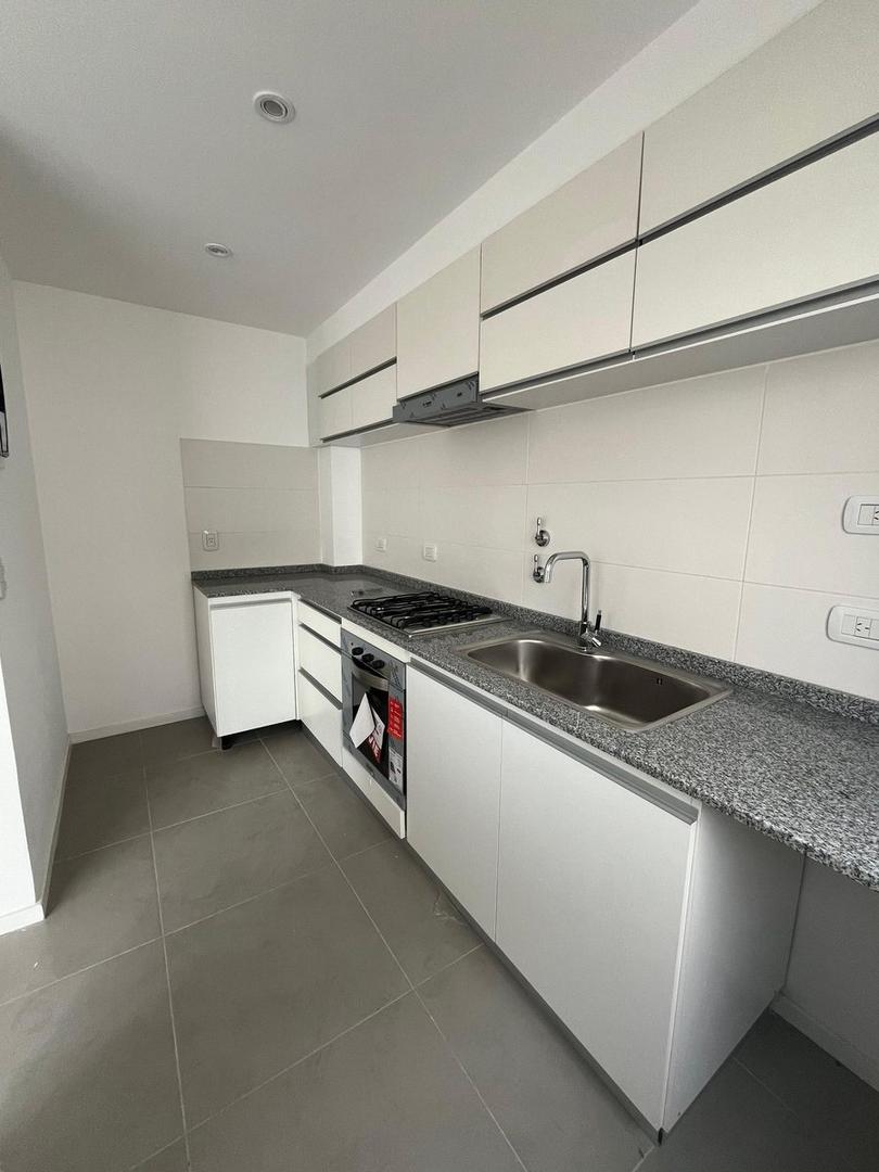 Departamento en Alquiler en Villa Ballester, $ 800.000