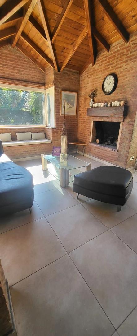 Casa en alquiler temporario c/ cochera en Loma Verde