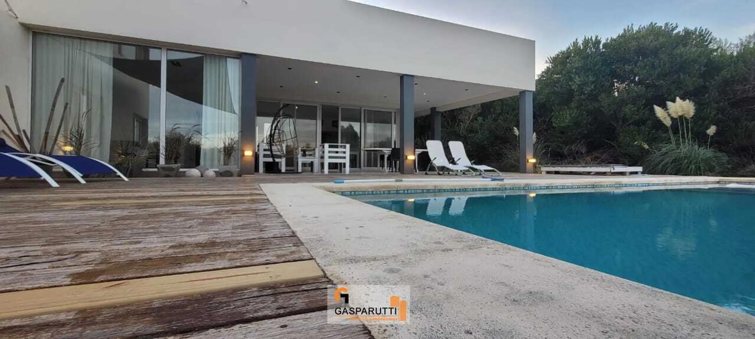 Casa en Venta en Barrio Cerrado Costa Esmeralda, USD 410.000