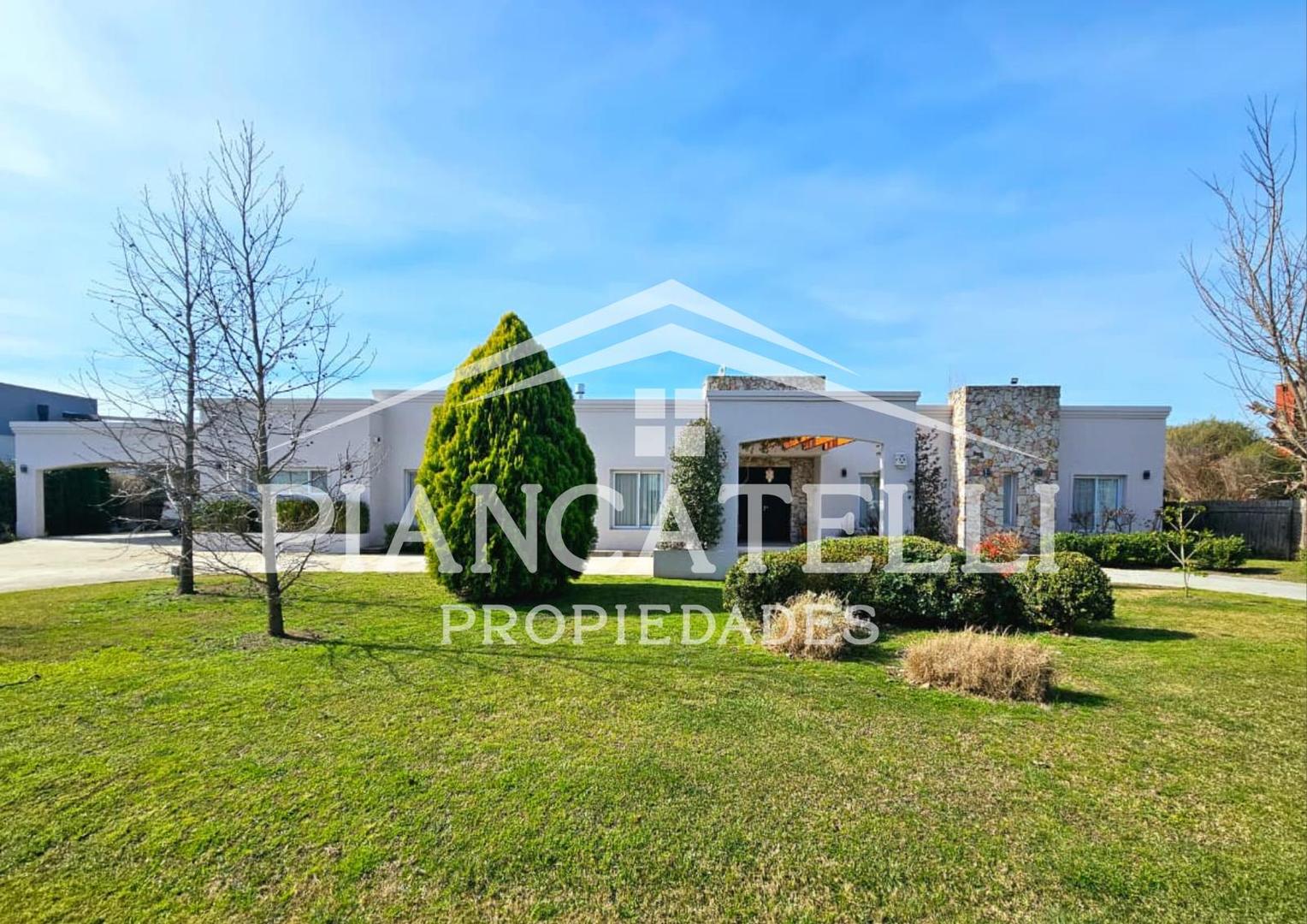 Casa en Venta con 2 cocheras