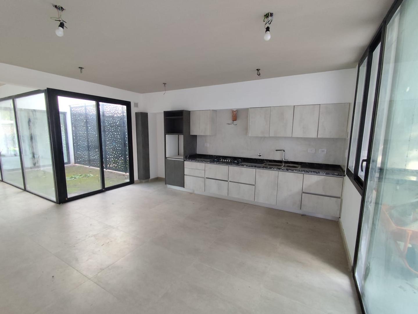 Depto Tipo Casa en Venta en Ituzaingo Norte, USD 270.000