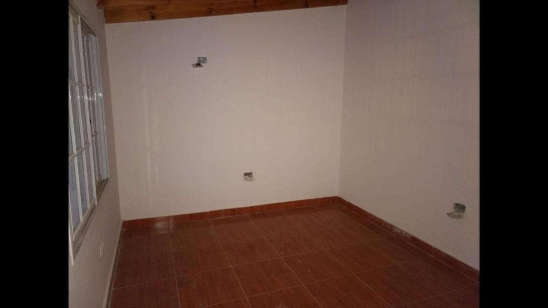 CHALET 5 AMB EN DOS PLANTAS EN VILLA BALLESTER - ZONA JUMBO