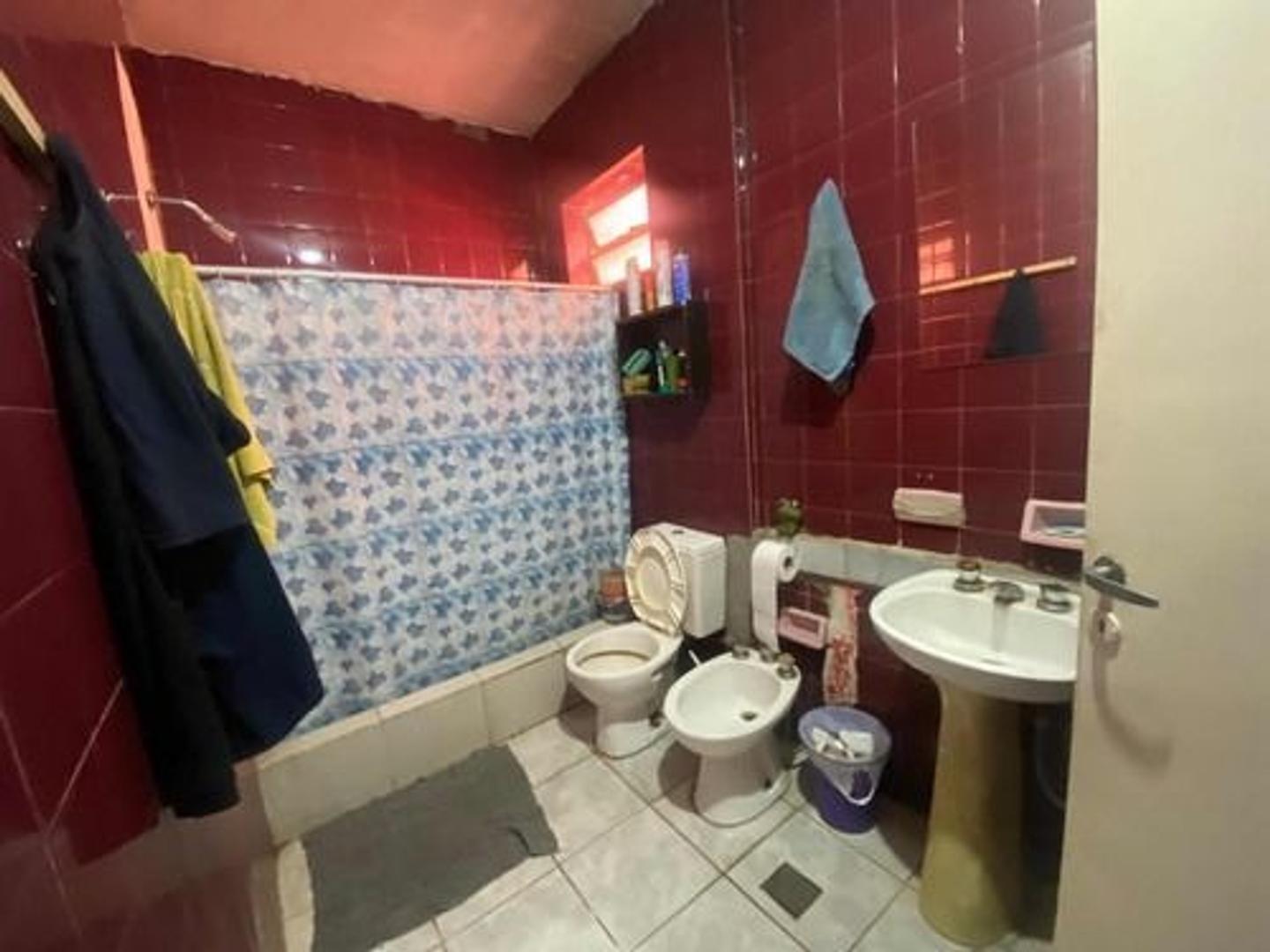 Lote con 3 casas