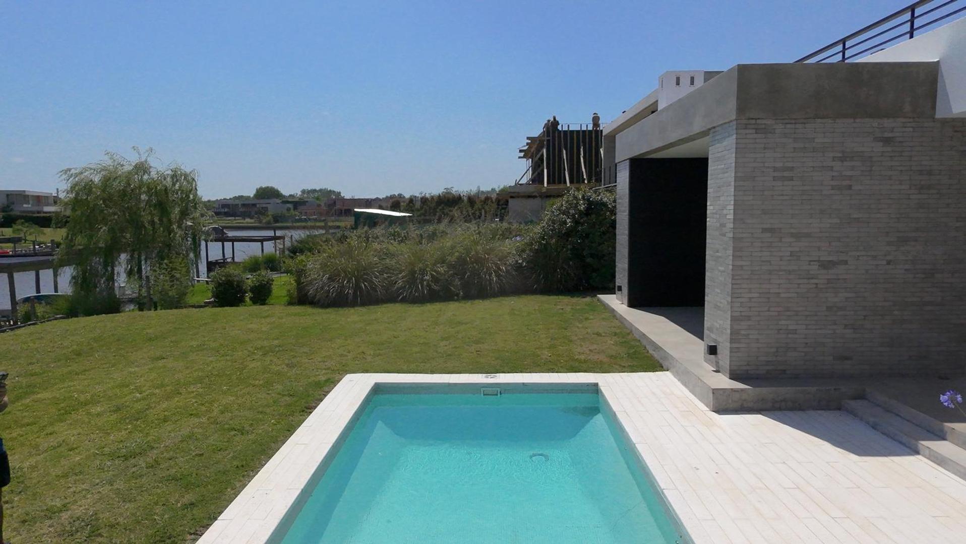 Casa en Venta en Albanueva, USD 1.550.000