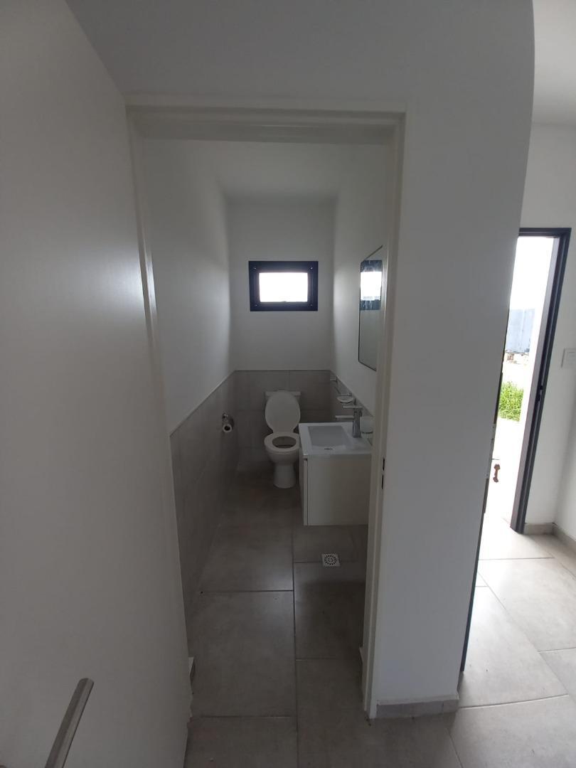 DUPLEX EN VENTA  DE 3 DORMITORIOS EN CUESTAS DE MANANTIALES