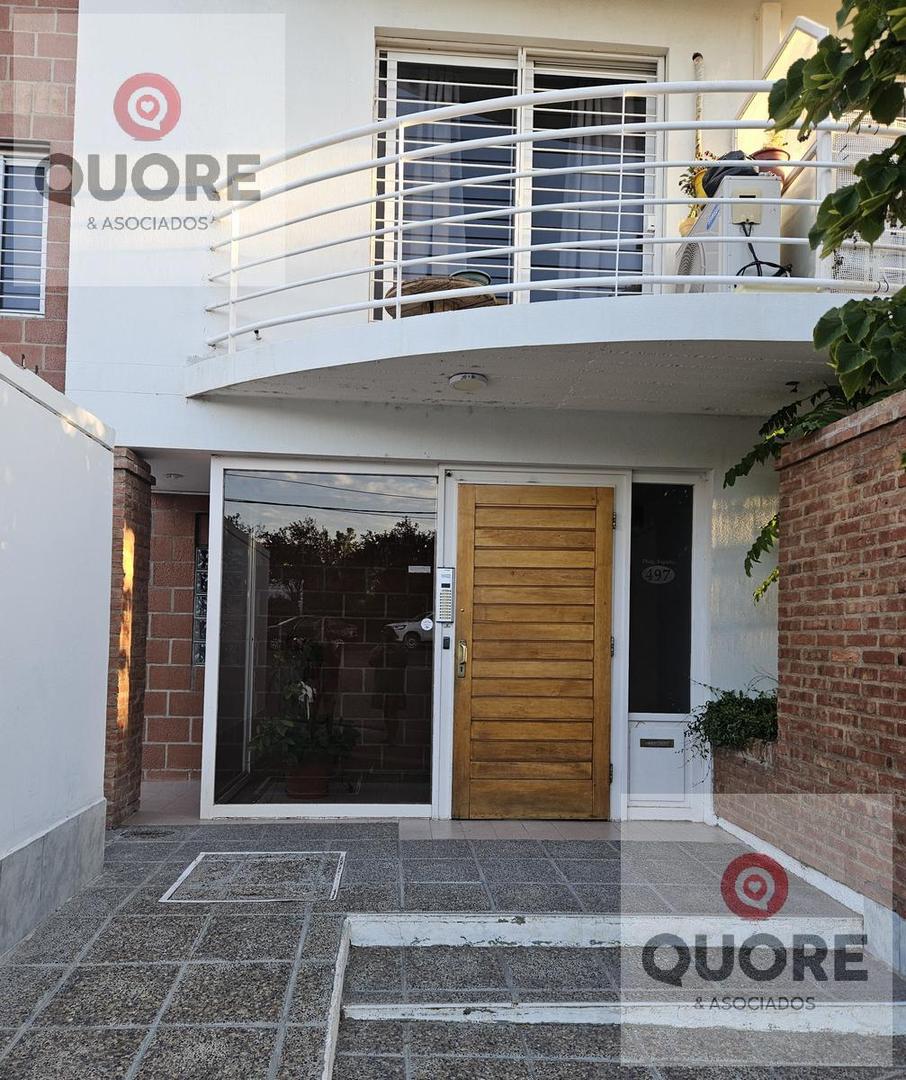 Departamento en área centro este de Neuquén capital, dos dormitorios con quincho, y cochera
