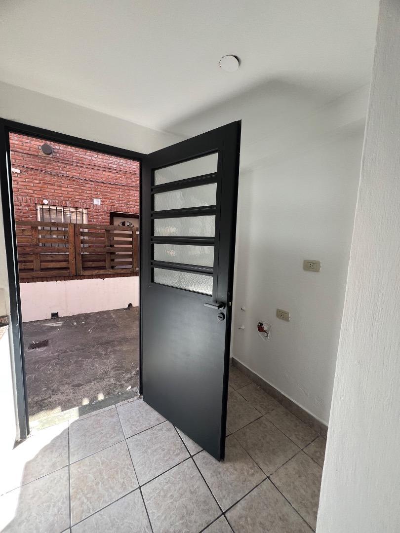 Duplex en alquiler de tres ambientes