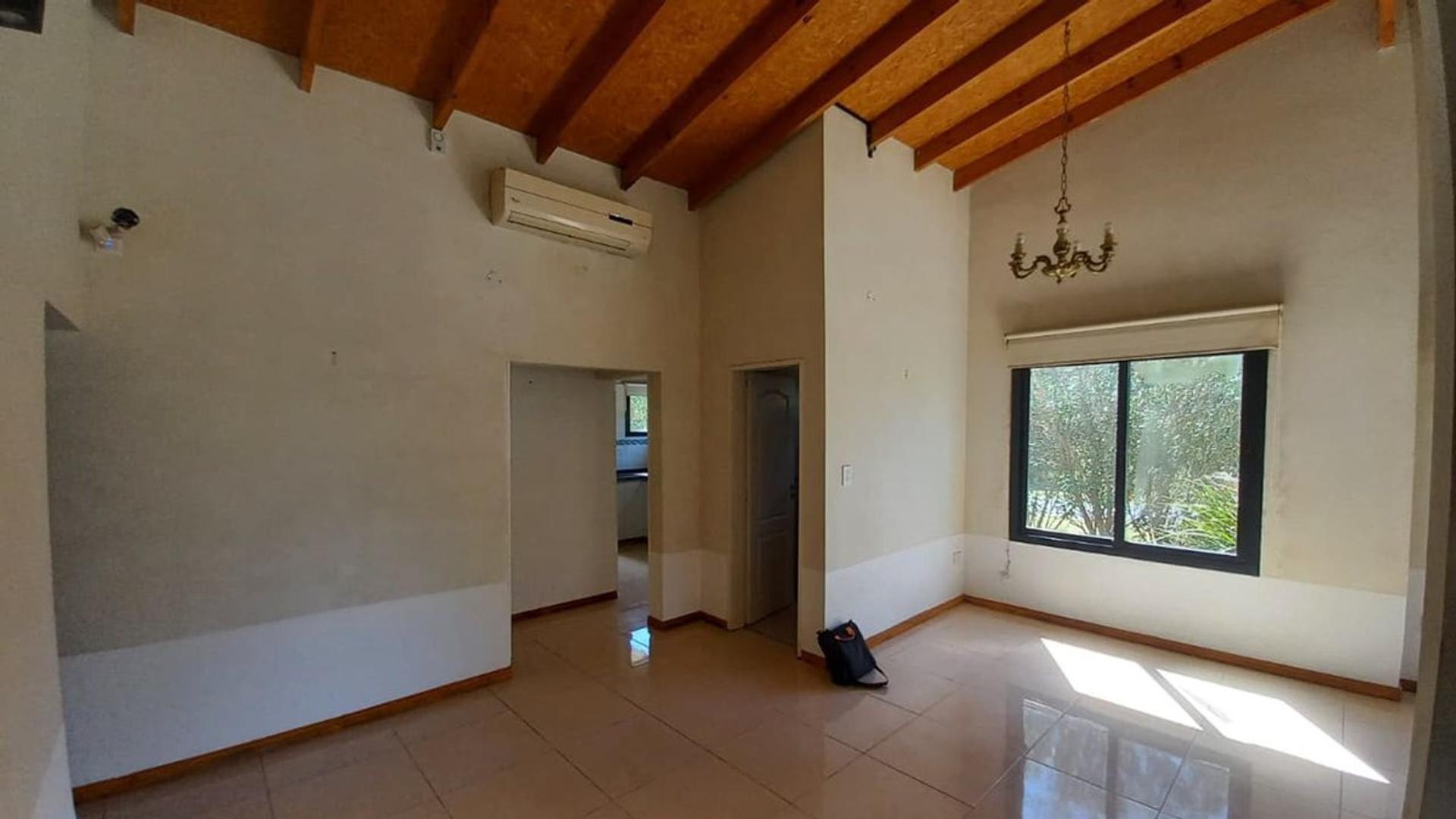 Casa 4 ambientes con 1 baño