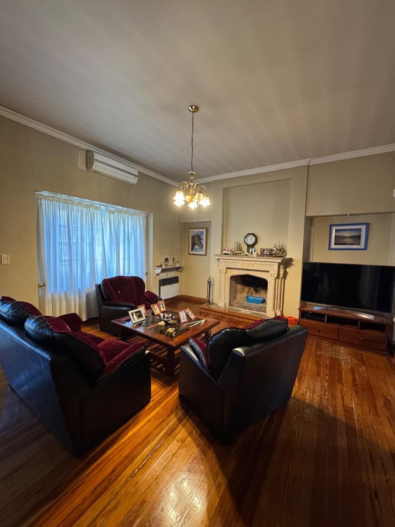 Casa 5 ambientes con 4 baños