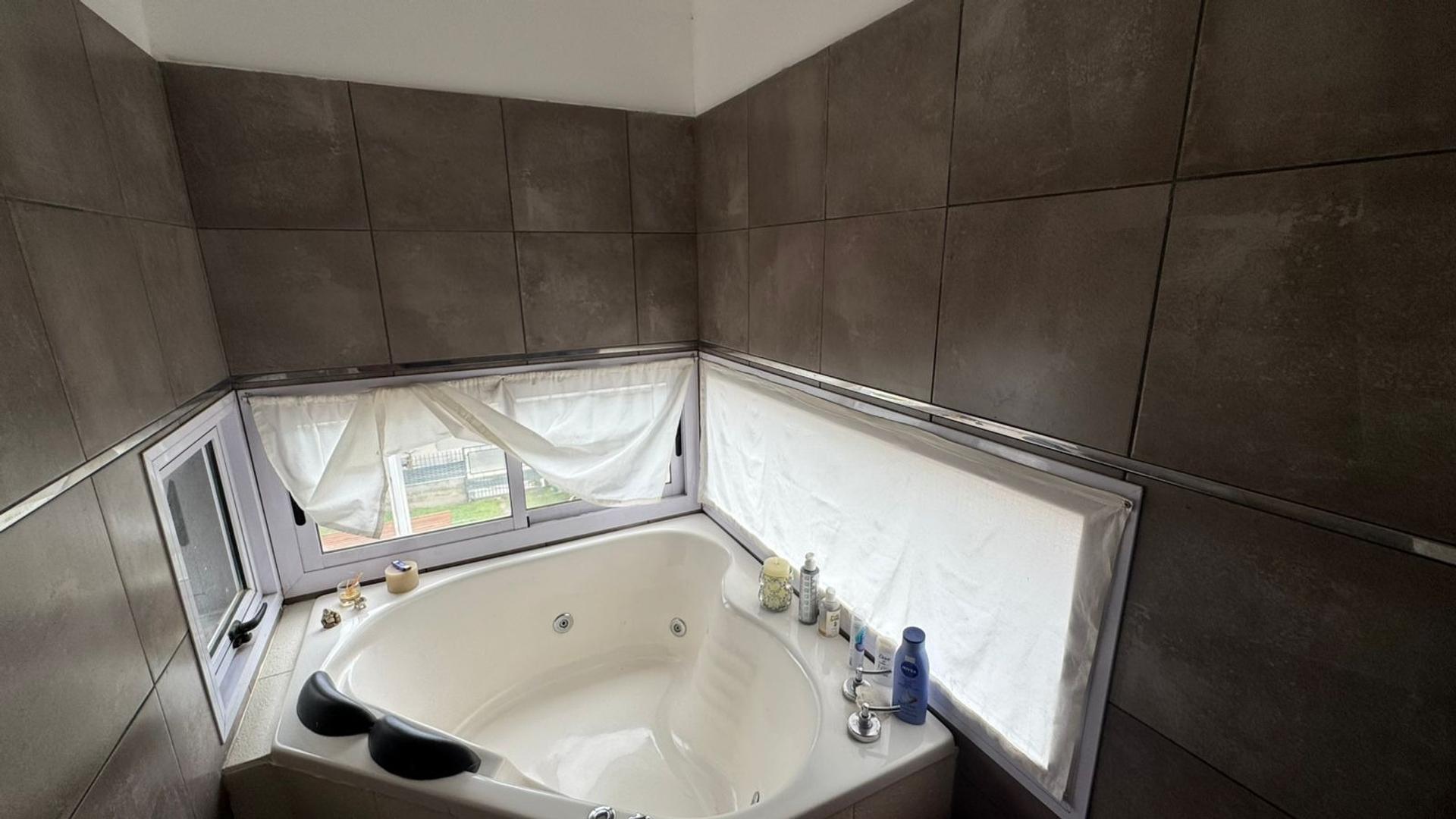 Casa en Venta 4 Dorm Villa Carlos Paz