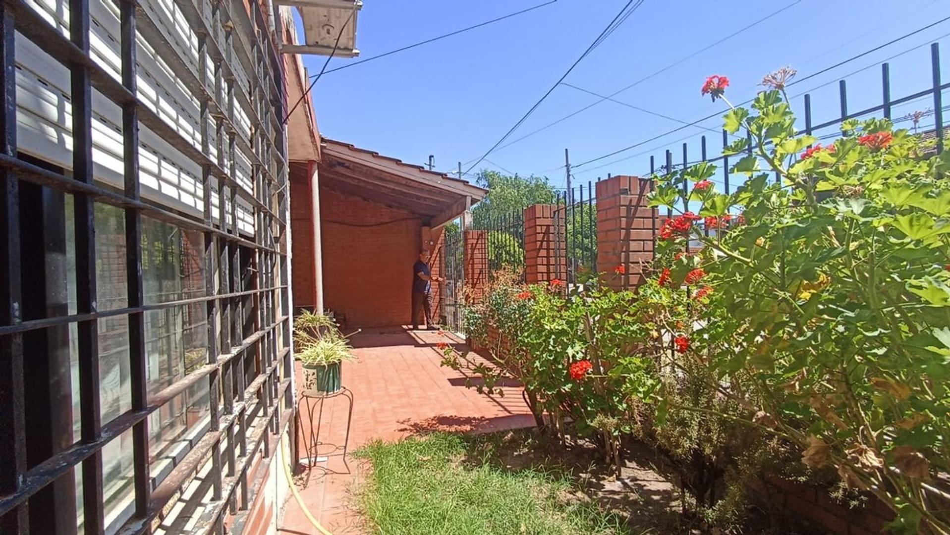 Casa 3 ambientes con 2 baños