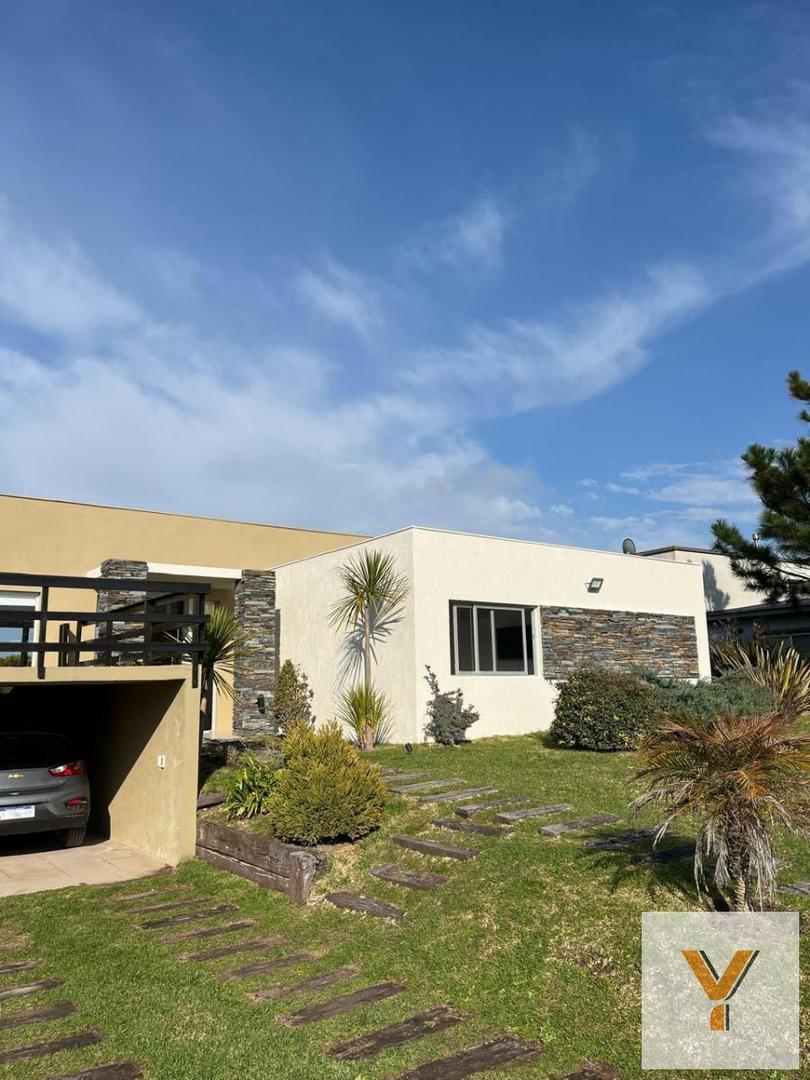 Casa en venta - 3 Dormitorios 3 Baños - Cochera - 1.000Mts2 - Pinamar