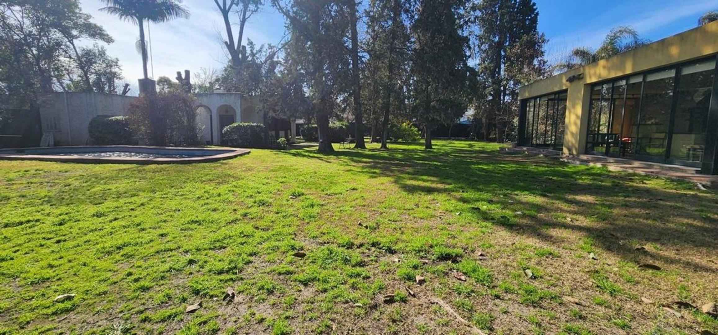 Venta quinta en Villa Udaondo quincho y pileta