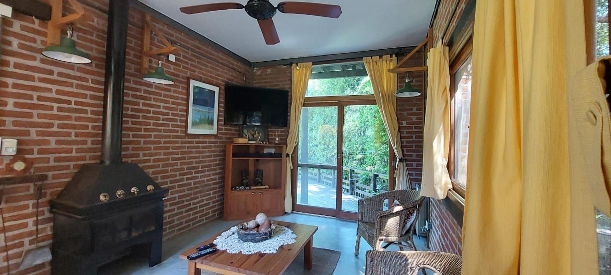 Casa 3 ambientes con 2 baños