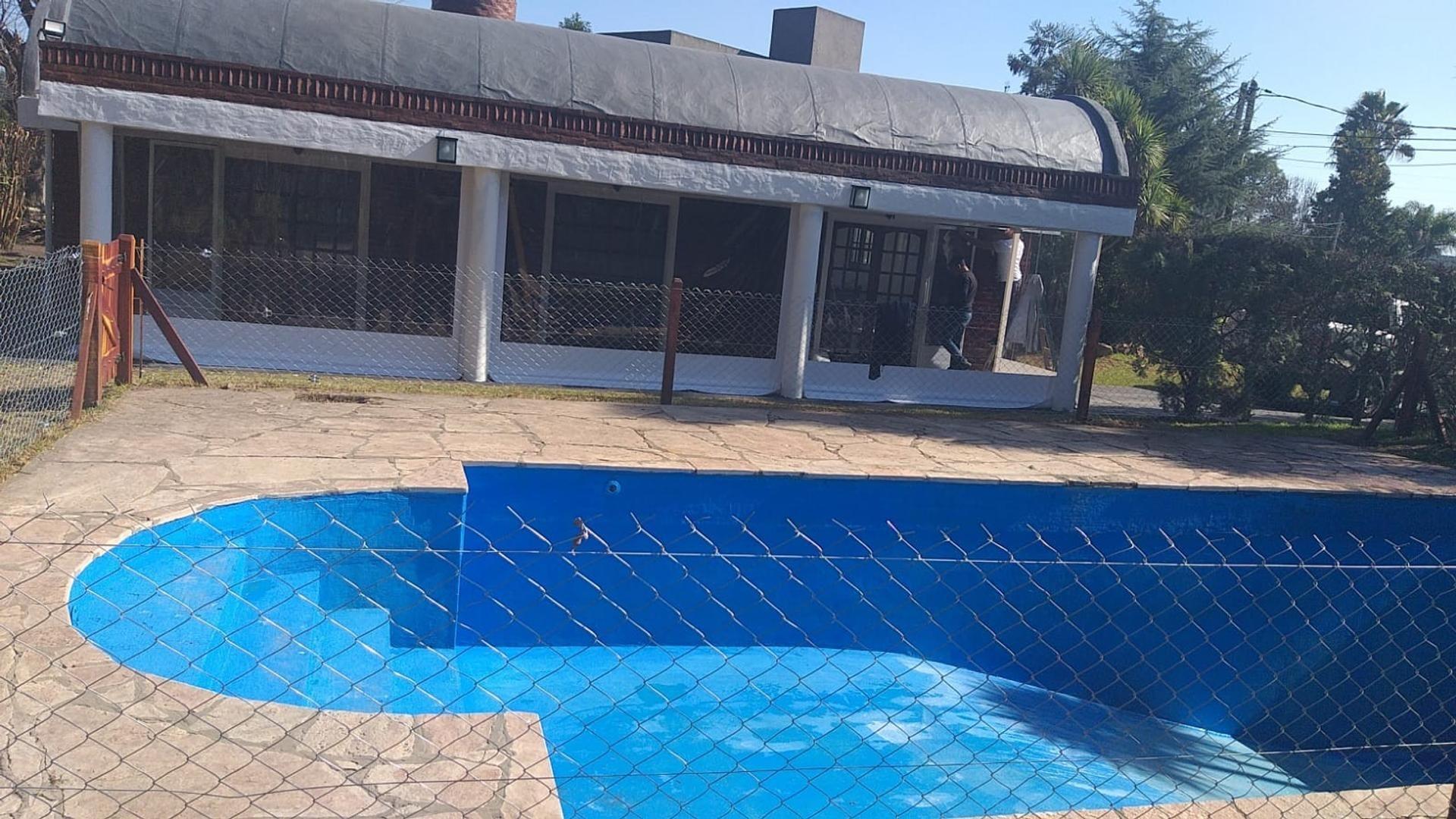 Casa en Venta con 2 cocheras