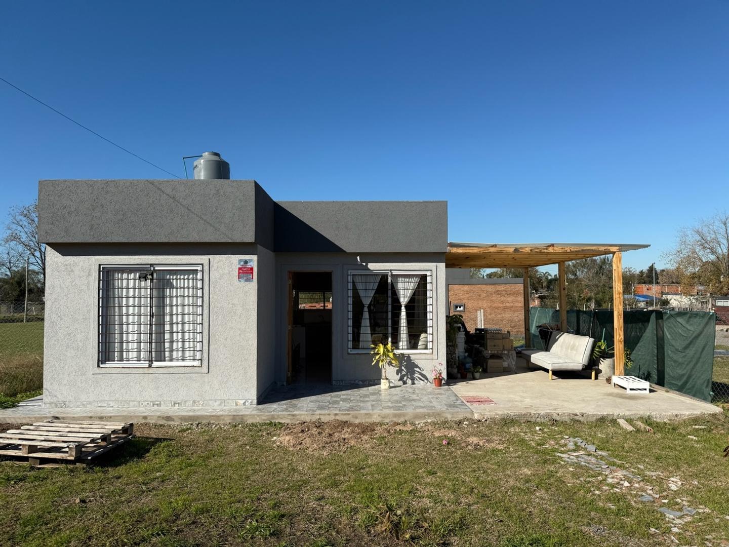 CASA EN VENTA DOS AMBIENTES BARRIO SEMI CERRADO LOMADAS DE ESCOBAR