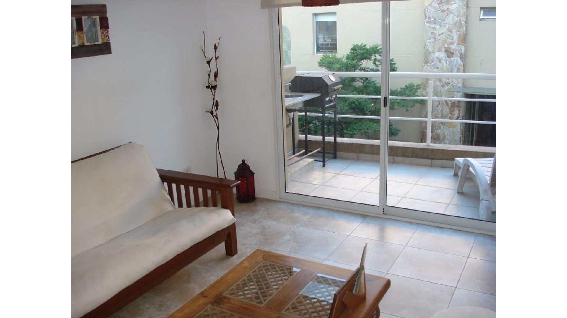 Saraví 1450 , Piso 1