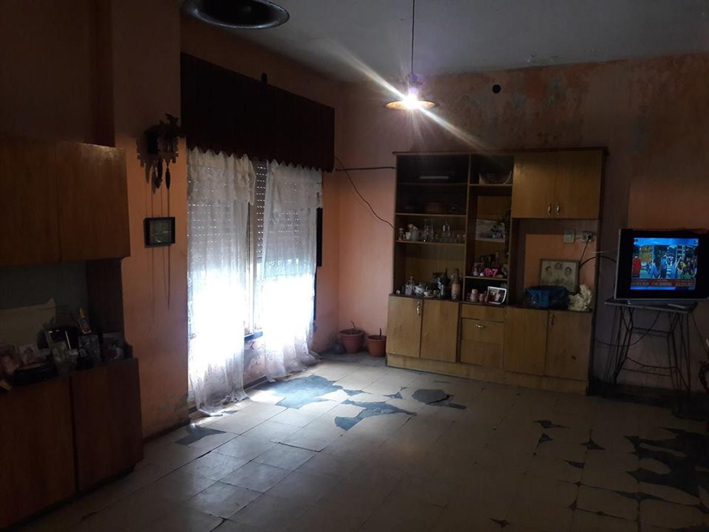 Casa 4 ambientes con 1 baño