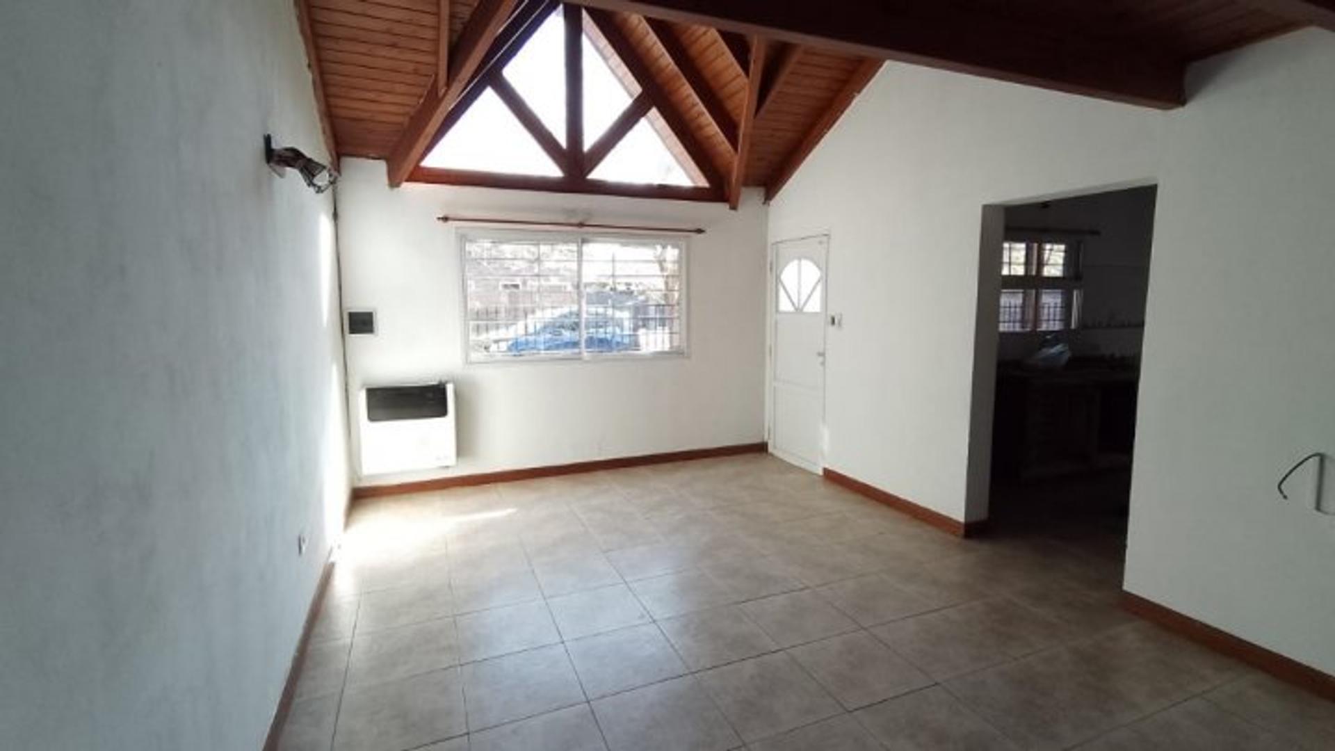 Casa 3 ambientes con 2 baños