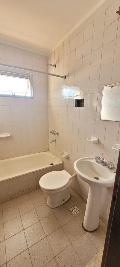 Departamento en venta sobre avenida, zona UNER