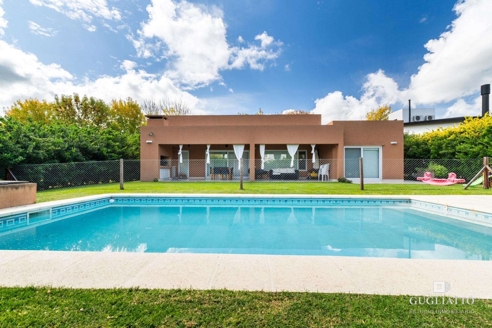 Casa 4 ambientes con 3 baños