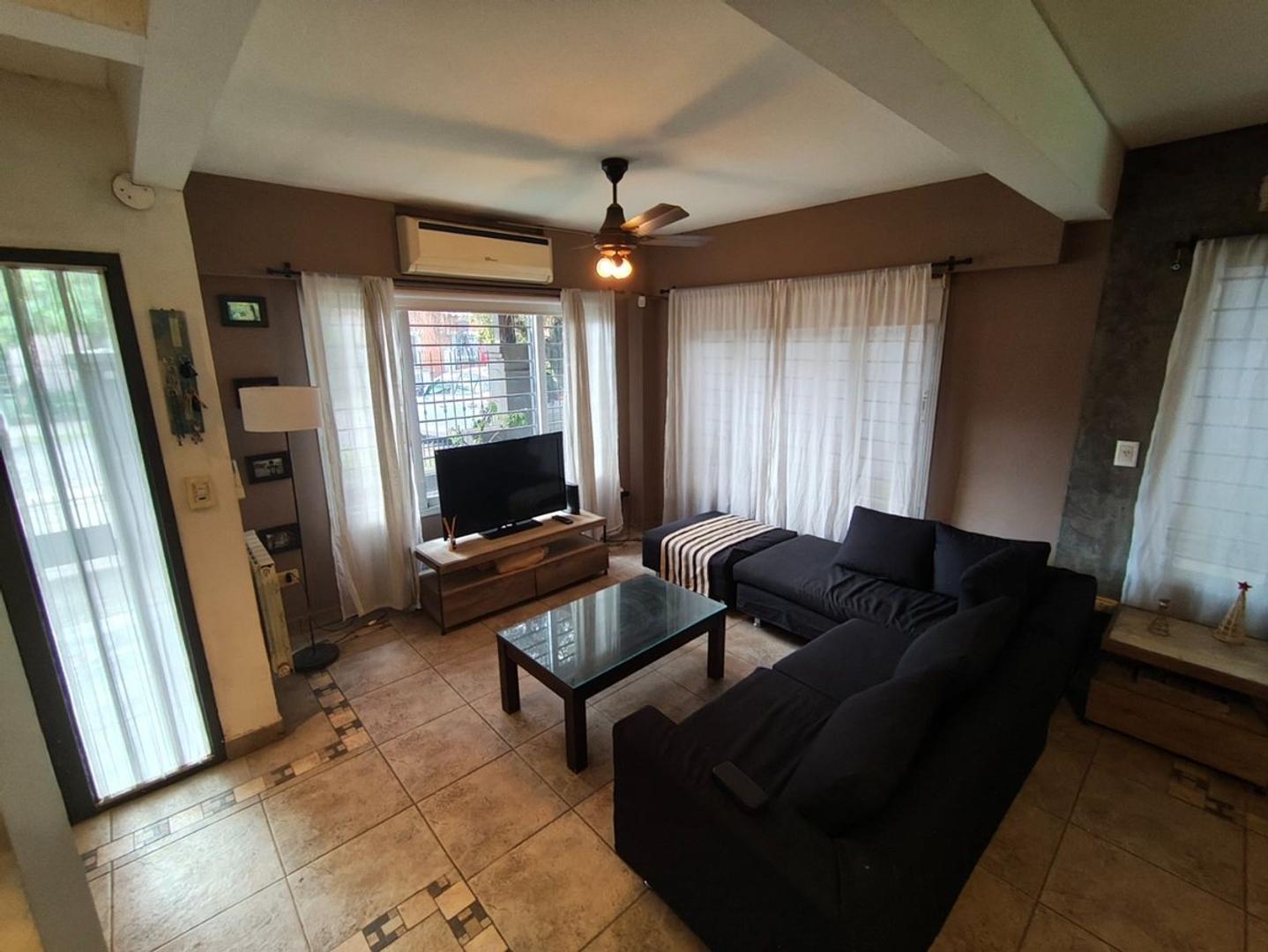 Casa 6 ambientes con 4 baños