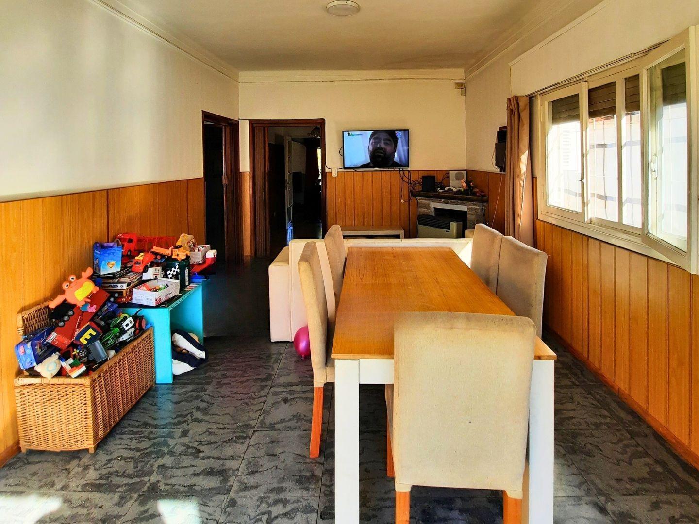 Casa 3 ambientes con 2 baños