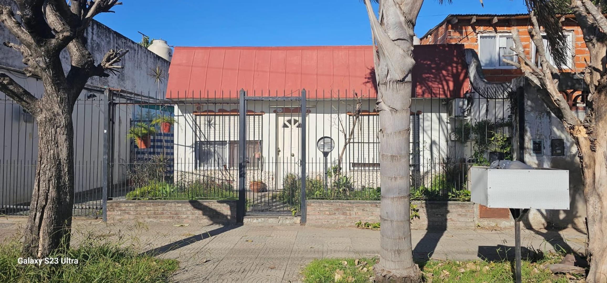 CASEROS CASA 2 AMB y DEPTO 2 AMB. S/LOTE PROPIO. COCHERA