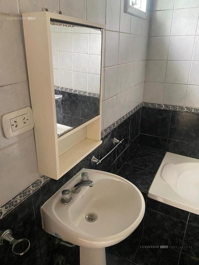 Casa en Alquiler con 1 cochera