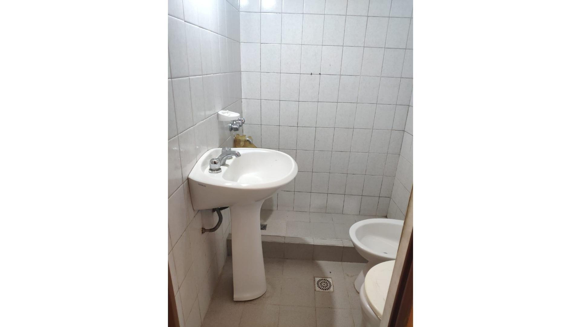 JOSE LEON SUAREZ: PH 2 AMB AL FRENTE, COCINA COMEDOR, BAÑO C