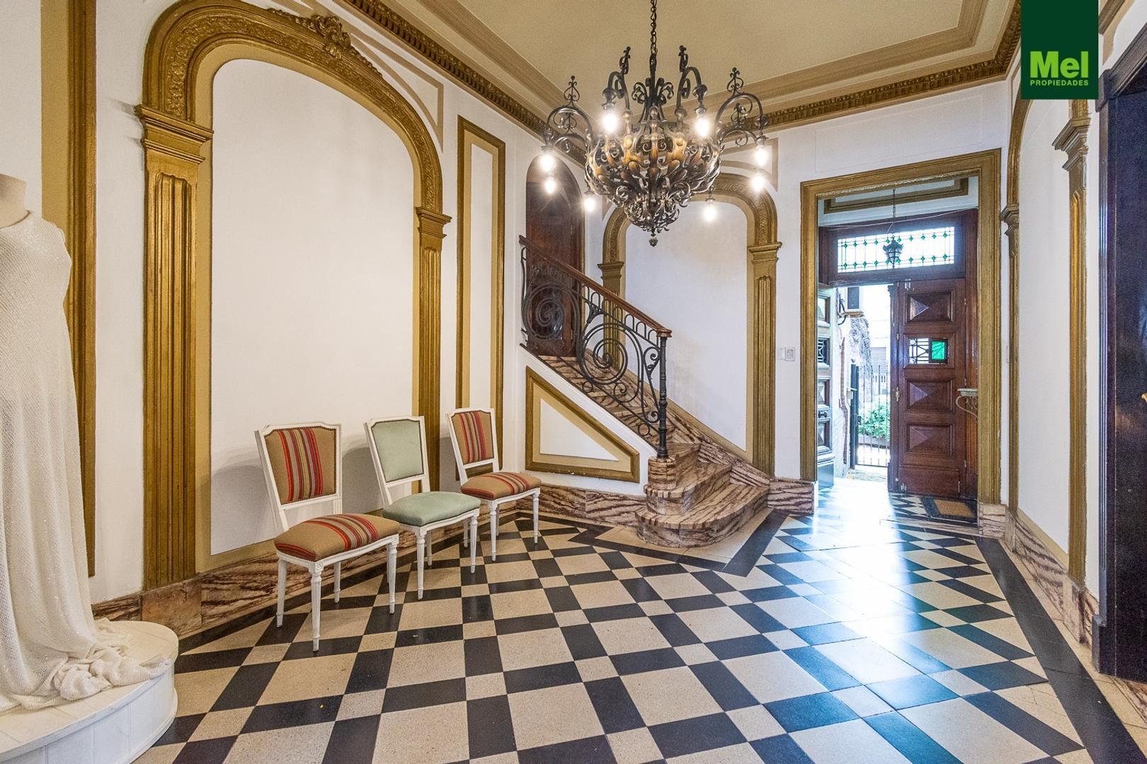 Casa 11 ambientes con 5 baños