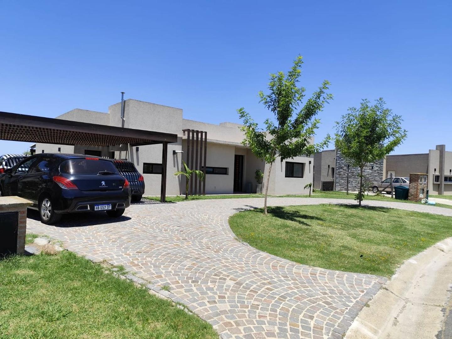 Casa en Alquiler en Loma Verde, USD 1.500