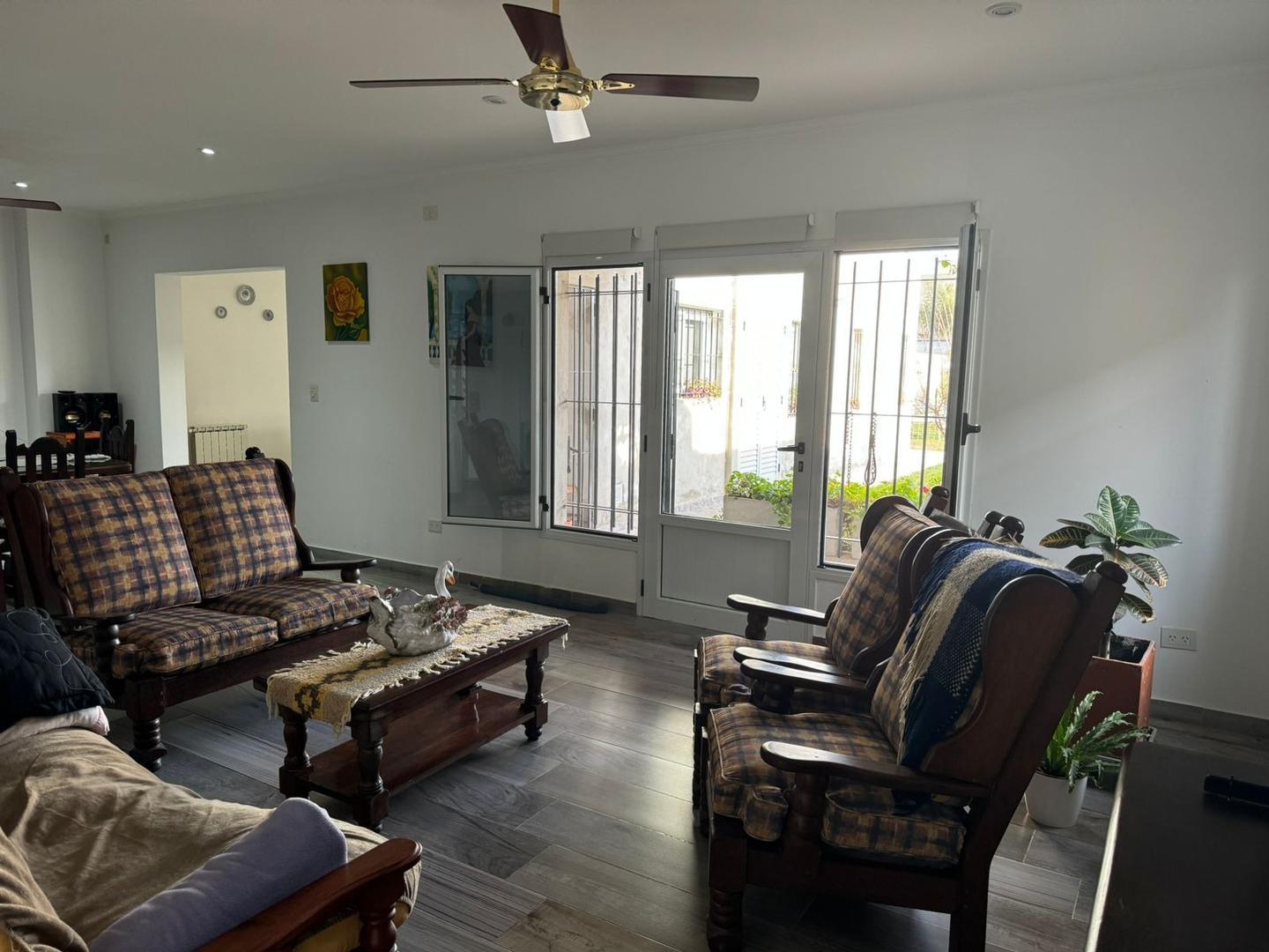 Casa 3 ambientes con 2 baños