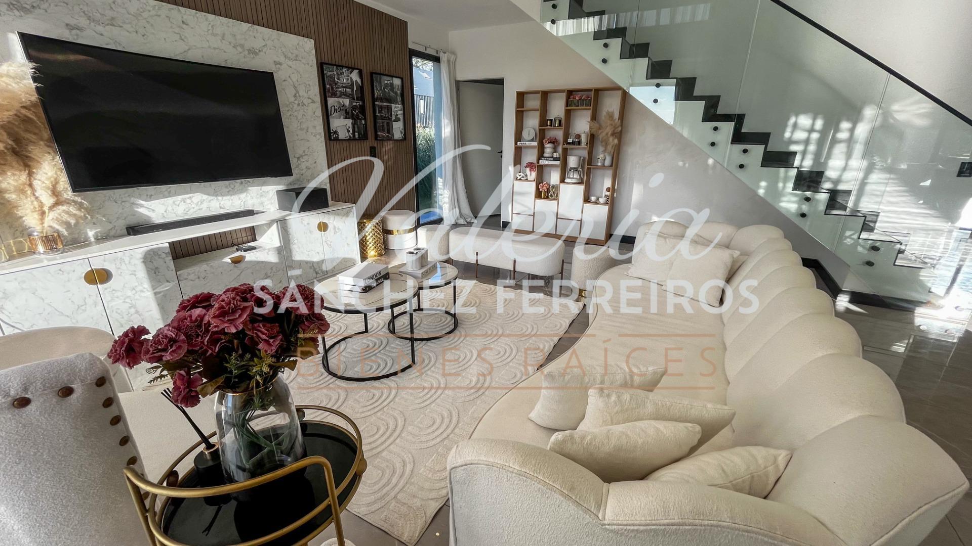 Casa en Venta con 2 cocheras