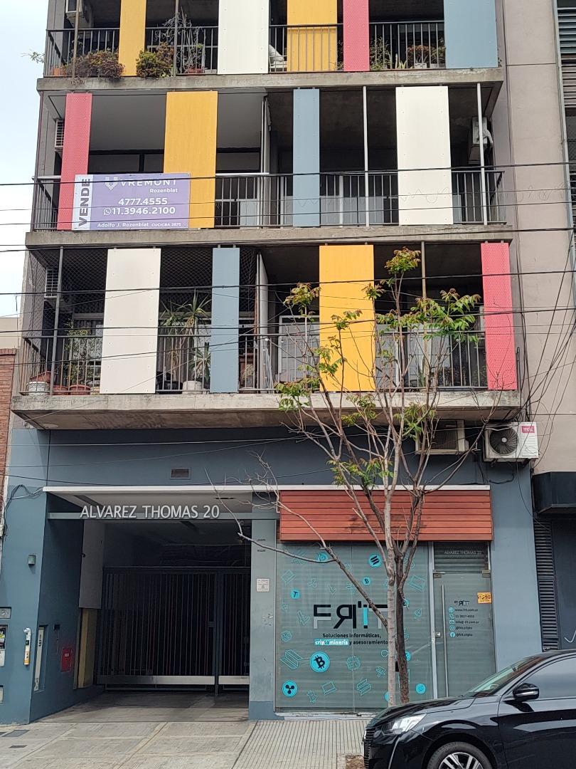 EXCELENTE LOCAL CON DEPOSITO