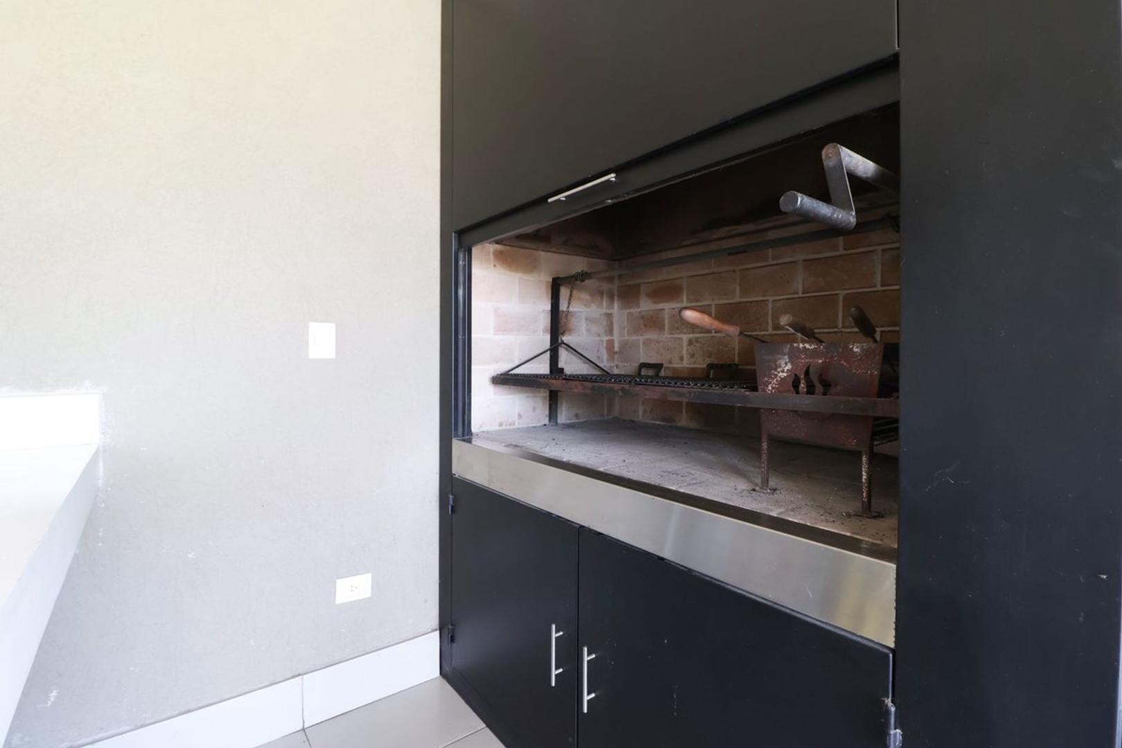 Casa en Alquiler en Villa Rosa, USD 1.600