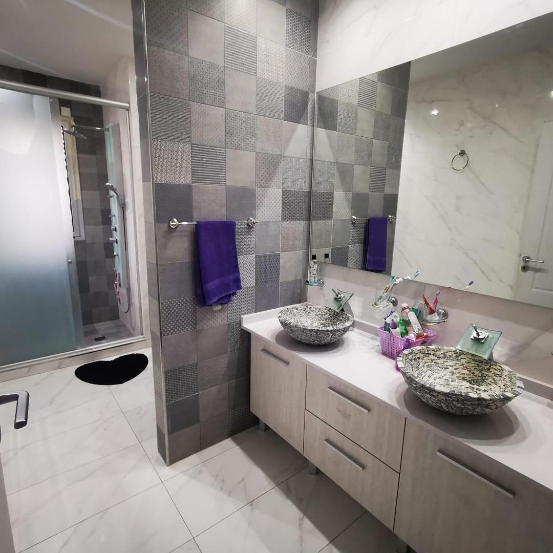 Casa 4 ambientes con 3 baños