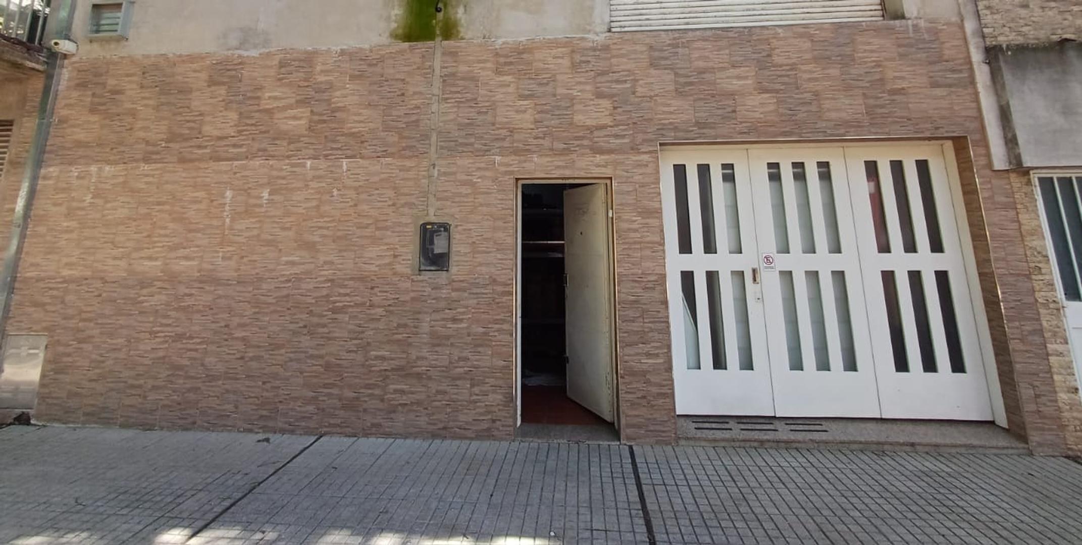 VENTA CASA CON LOCAL COMERCIAL EN BARRIO BELGRANO