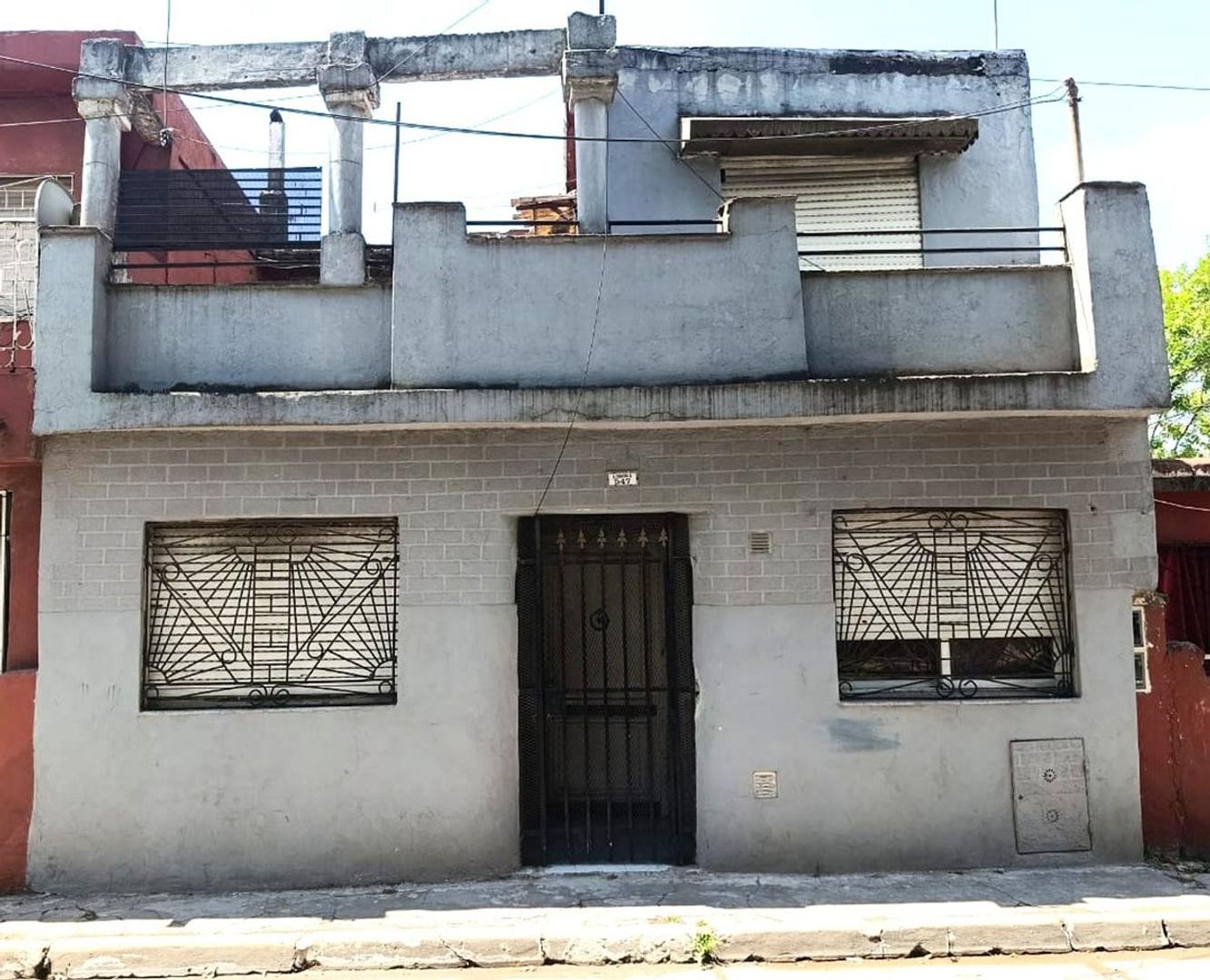 VENTA CASA 4 AMBIENTES V. CELINA CERCA MDO CENTRAL