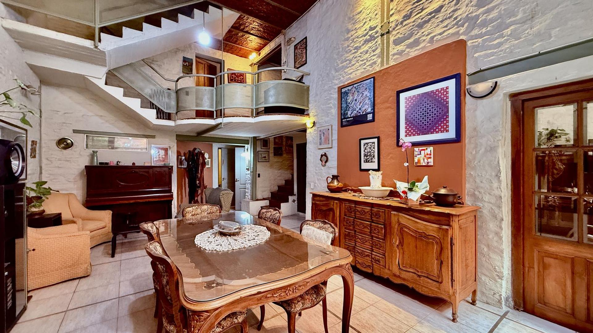 Venta Casa única 370 m²  Ideal para familias numerosas o profesionales que buscan amplios espacios