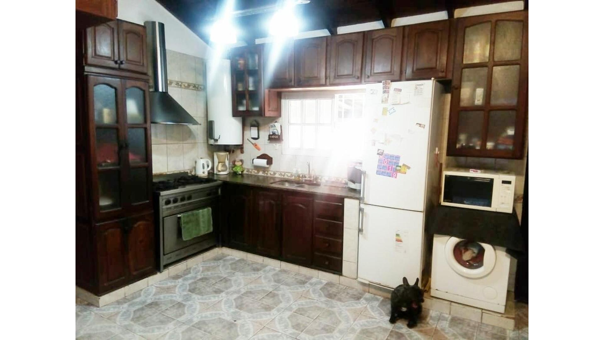 Casa 5 ambientes con 1 baño