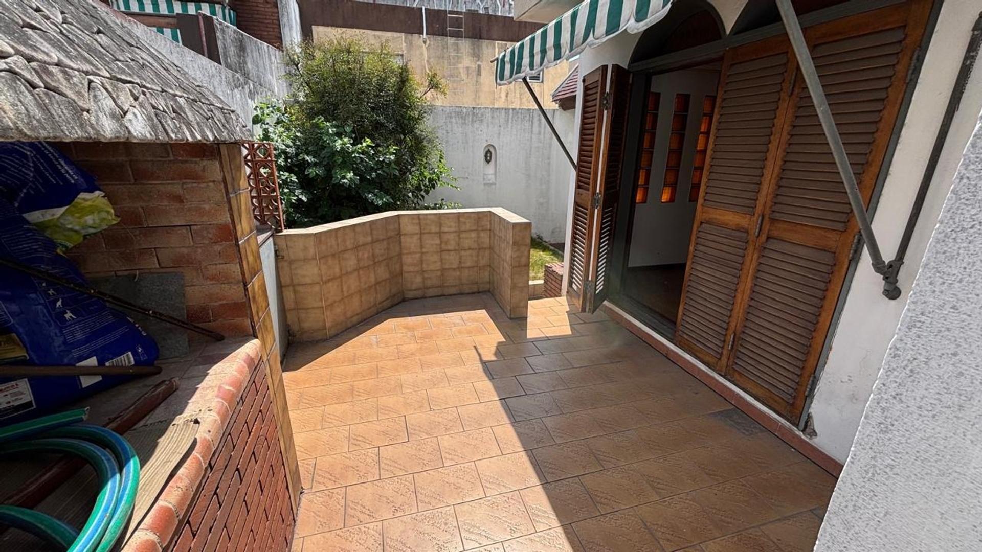 Casa 3 ambientes con 2 baños