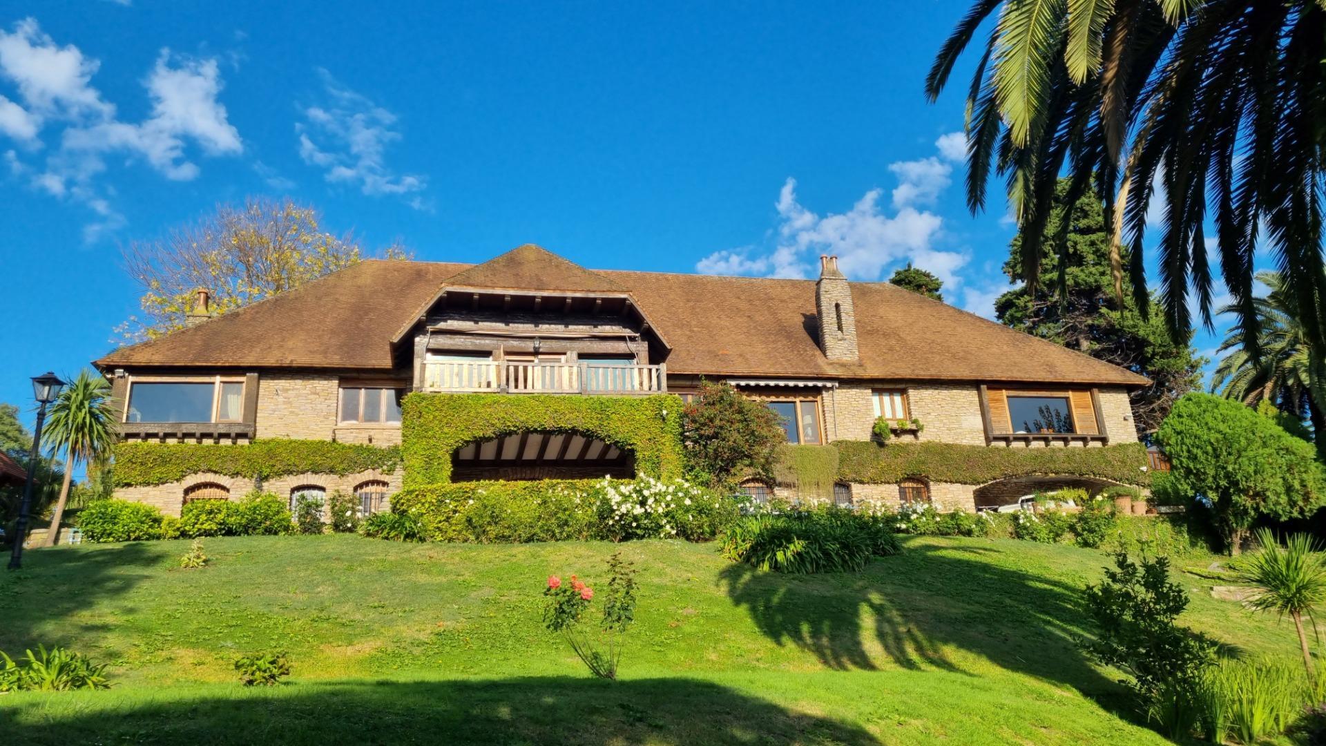 Casa en Alquiler con 5 cocheras