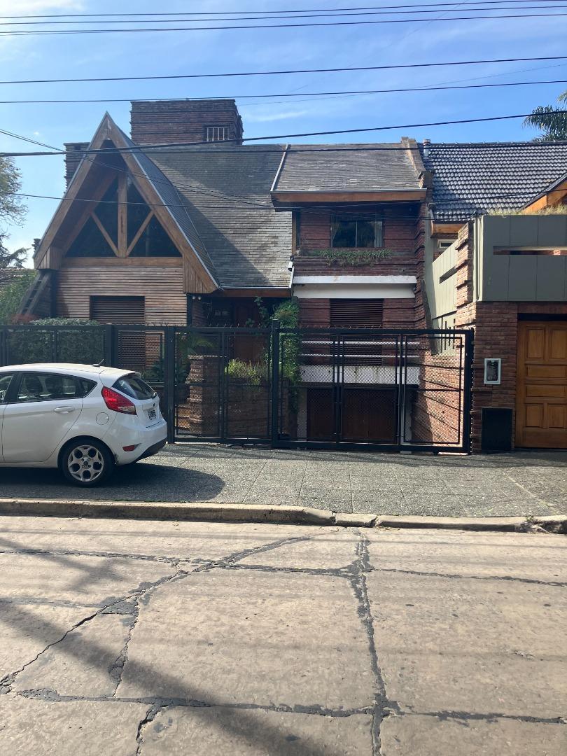 Casa 5 ambientes con 4 baños
