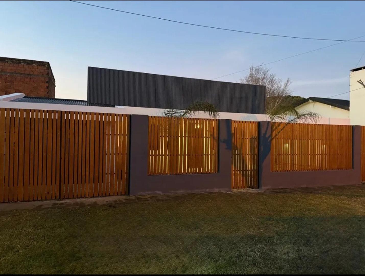 CASA MODERNA 3 AMBIENTES  CON PARQUE PILETA Y SEGURIDAD