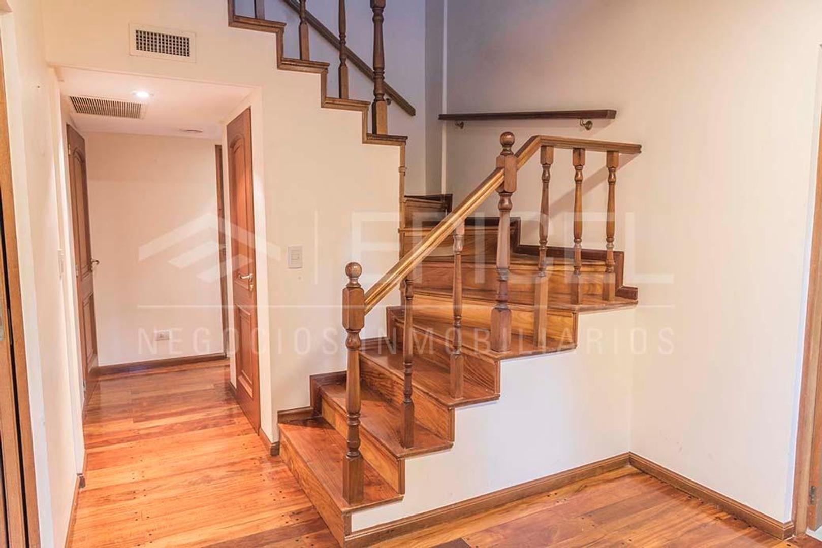 Casa 5 ambientes con 3 baños