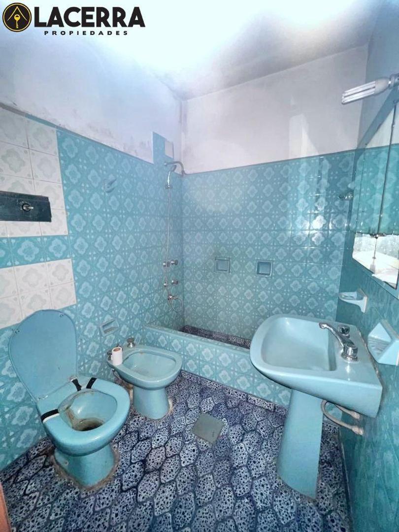 Casa 5 ambientes con 2 baños