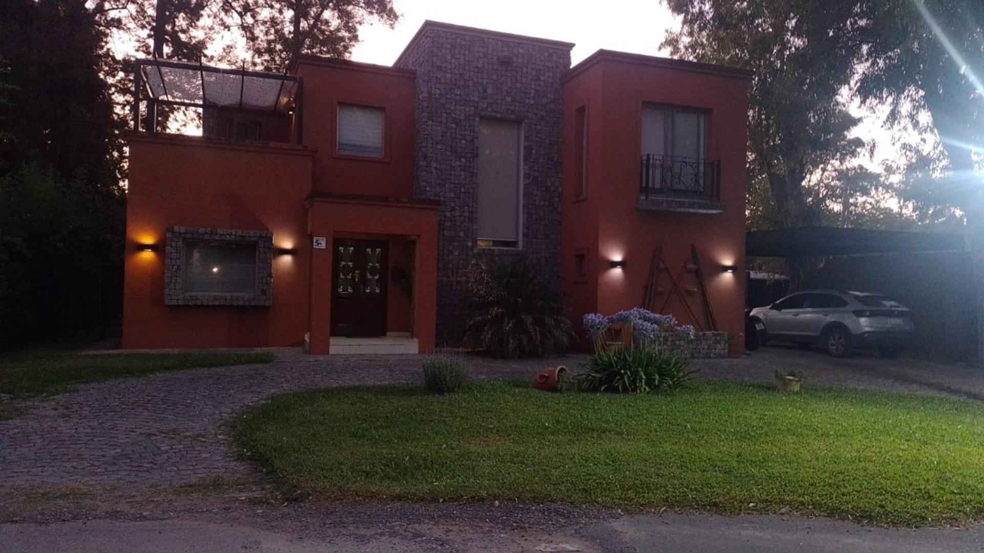 Casa en Alquiler Temporal con 4 cocheras